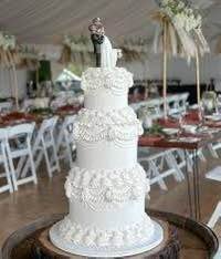Vintage Lambeth piped wedding cake